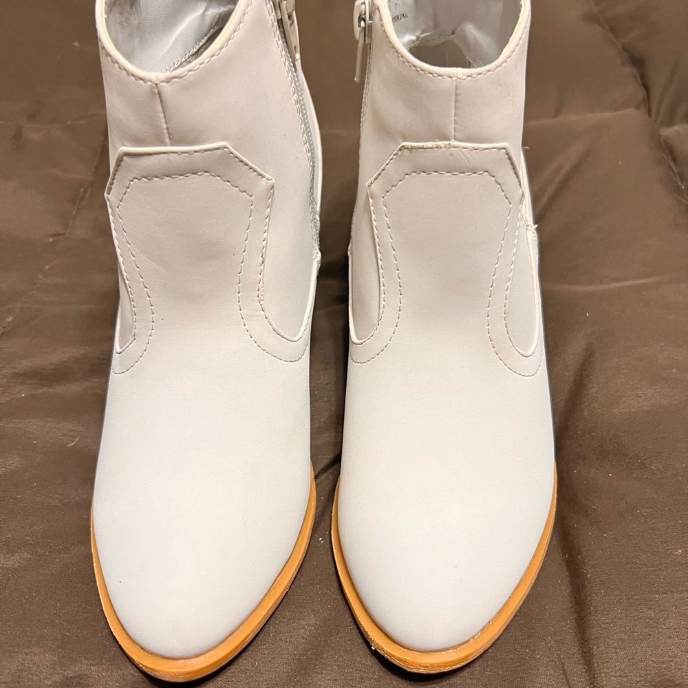 BAMBOO White Ankle Boots with Seamless Design